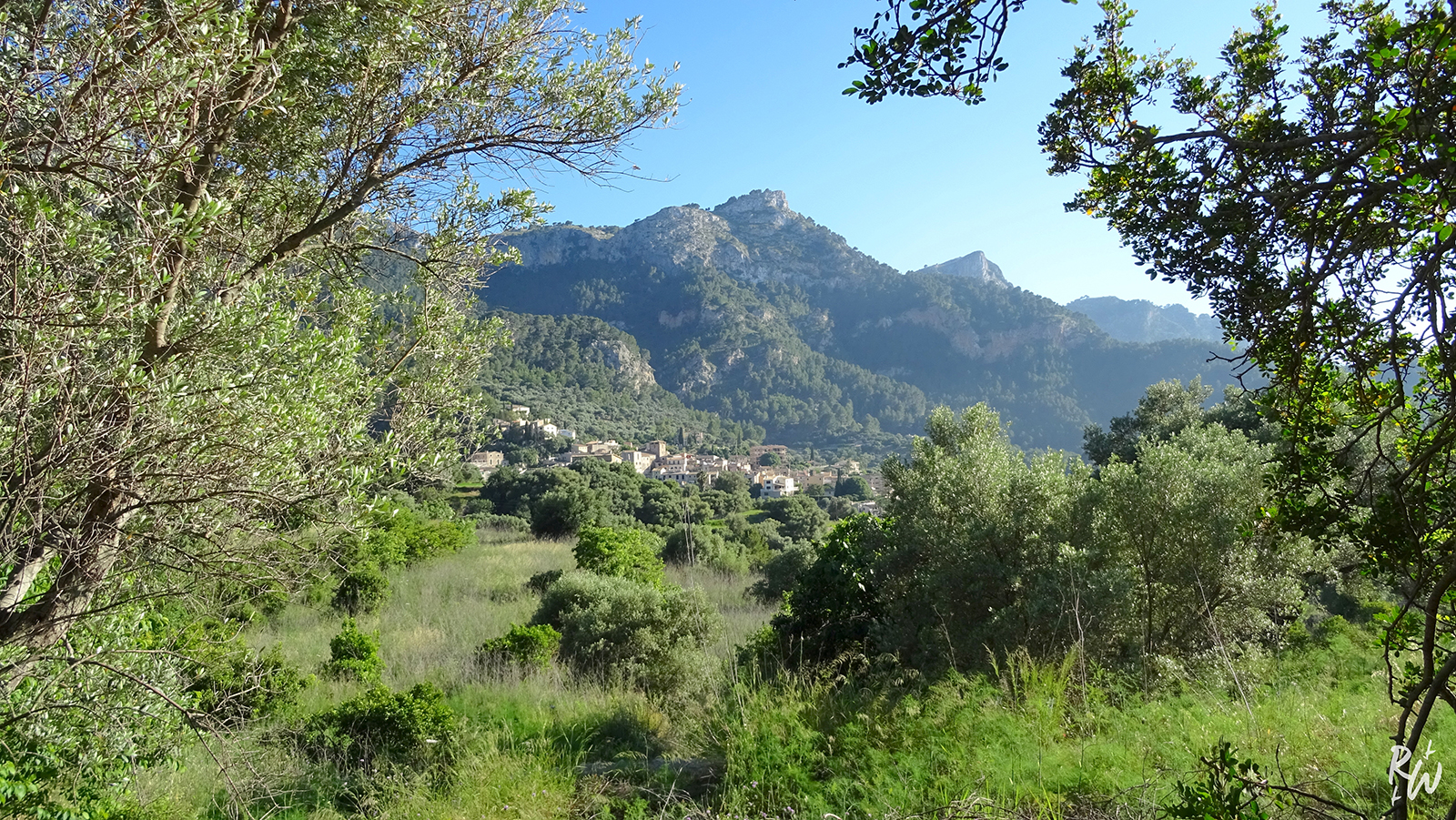 Vue sur un village - GR221