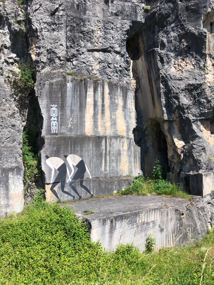 Peintures à flan de falaise