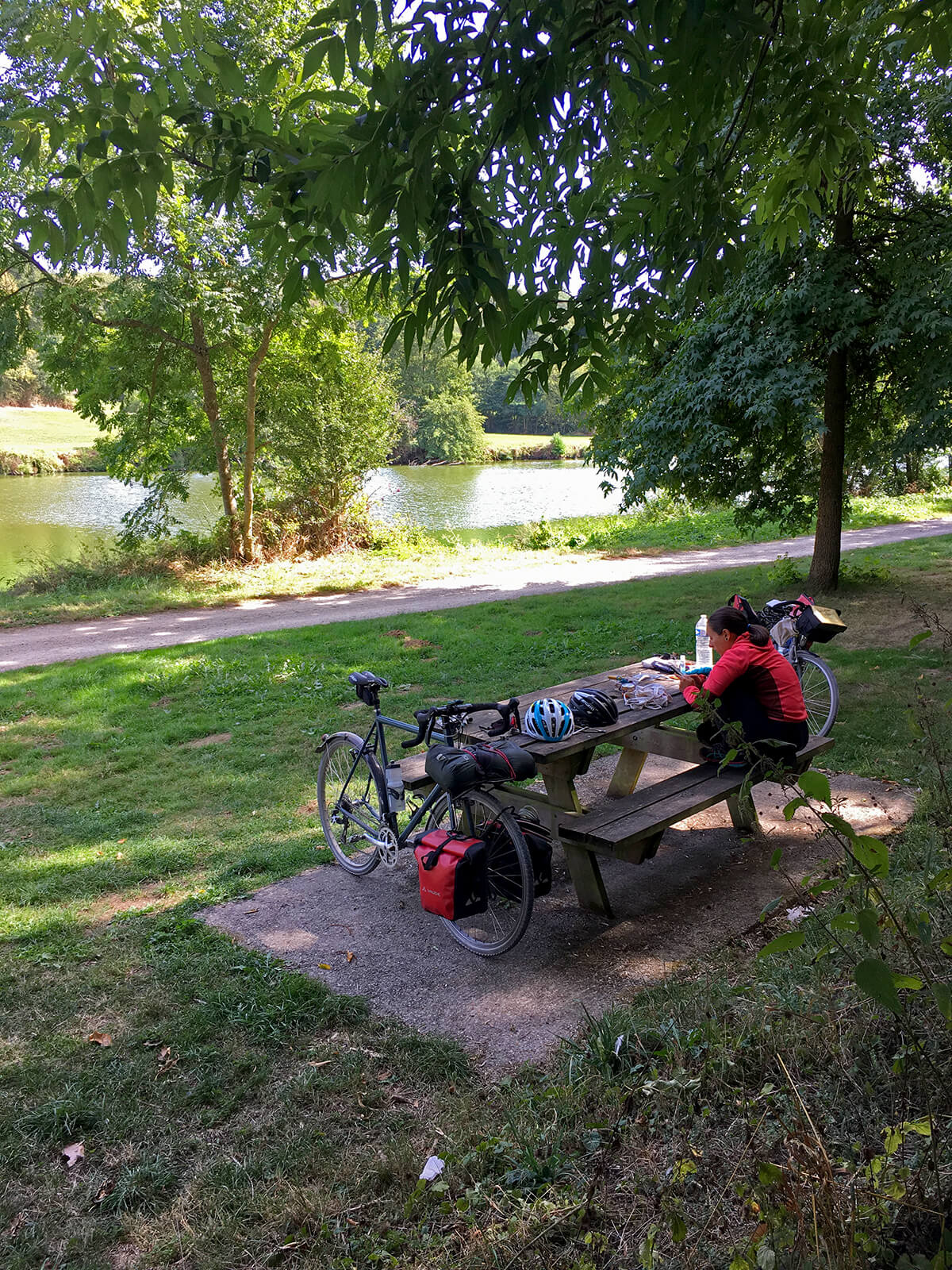 Pique-nique au bord de la Mayenne