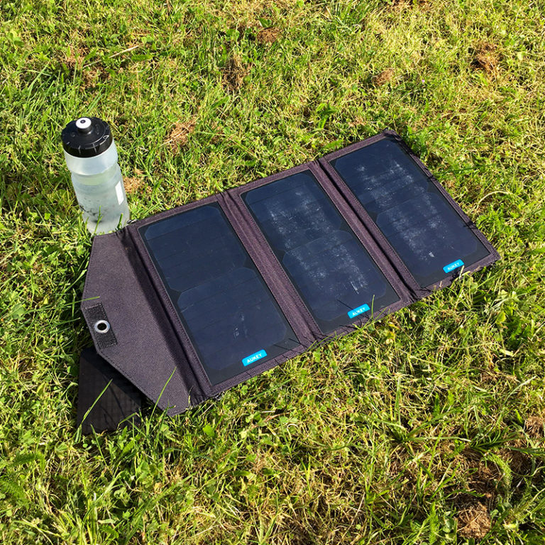 Recharger ses batteries en voyage • Riding Through This World